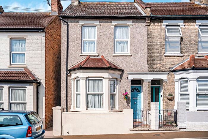 3 Bedroom End Of Terrace House For Sale In Dalmatia Road, Southend-On-Sea, SS1