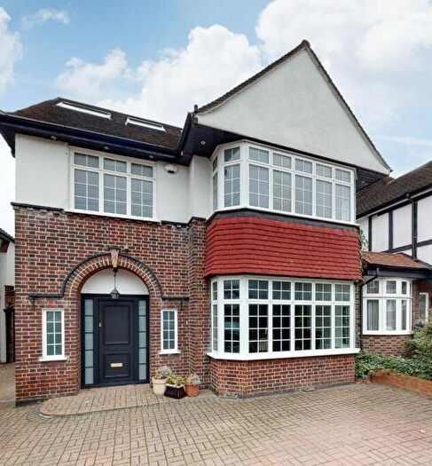 6 Bedroom Detached House To Rent In Highfield Gardens, London, NW11