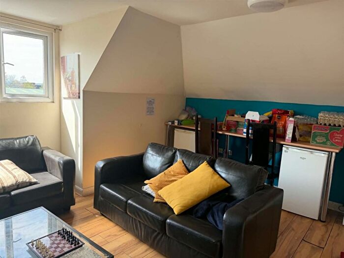 1 Bedroom Property To Rent In Chelsea Grove Room, Newcastle Upon Tyne, NE4