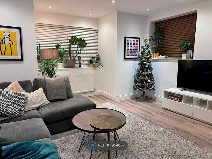 1 Bedroom Flat To Rent In Gloucester Road, Teddington, TW11