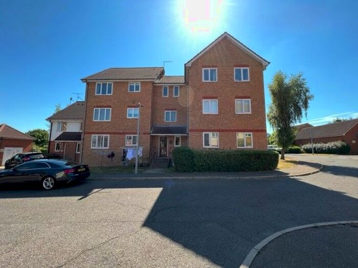 2 Bedroom Flat To Rent In Eagle Close, Waltham Abbey, EN9