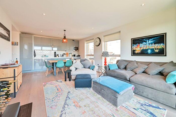 2 Bedroom Flat To Rent In Rodney Road, Elephant And Castle, London, SE17