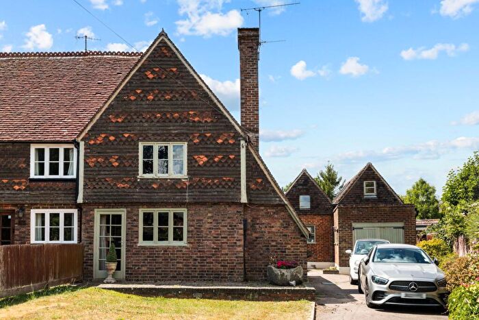 6 Bedroom Semi-Detached House For Sale In East Grinstead Road, Lingfield, RH7