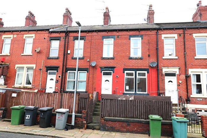 2 Bedroom Terraced House For Sale In Longroyd Place, Leeds, LS11