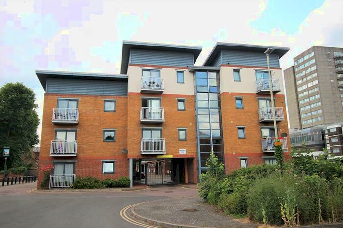 2 Bedroom Apartment To Rent In Merchants Court, Bedford, MK42
