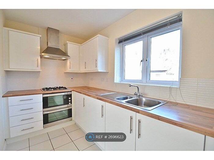 2 Bedroom Flat To Rent In Topper Street, Cambridge, CB4