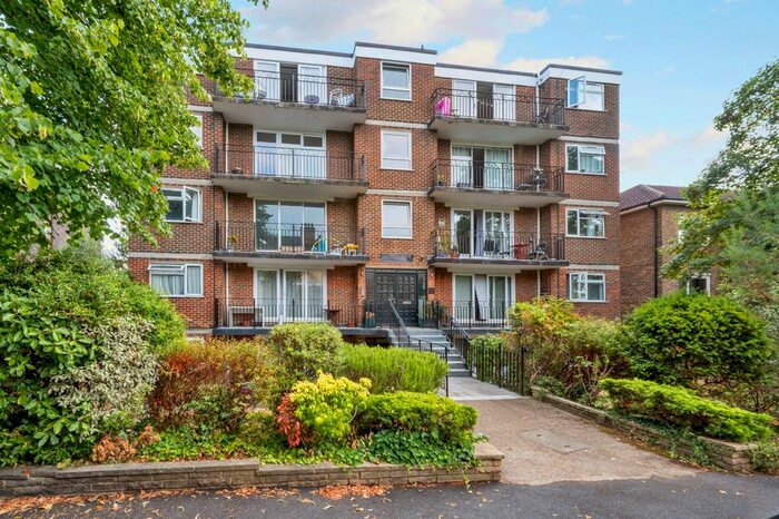 2 Bedroom Flat To Rent In The Brandries, Lansdowne Road, Wimbledon, London, SW20