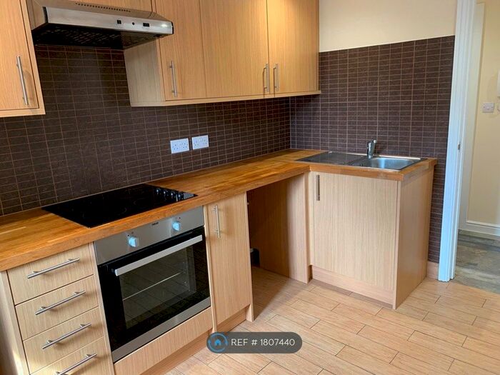 1 Bedroom Flat To Rent In Victoria Road, Ferndown, BH22