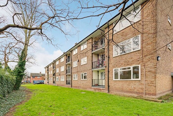 3 Bedroom Flat To Rent In Pearscroft Road, London, SW6