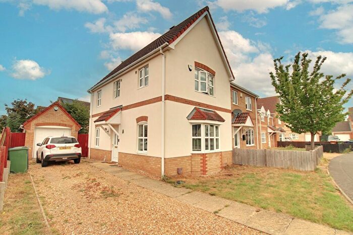 3 Bedroom Semi-Detached House For Sale In Hunters Close, Chatteris, PE16