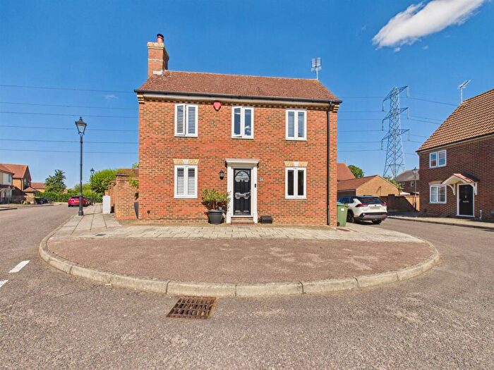 3 Bedroom Detached House For Sale In Saunders Place, Fairford Leys, Aylesbury, HP19