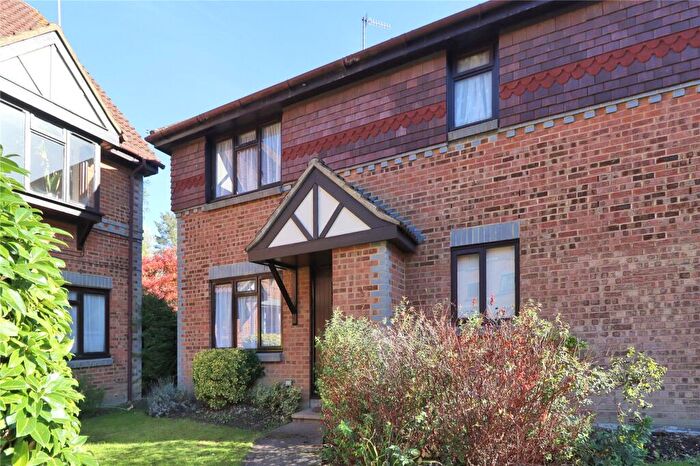 1 Bedroom End Of Terrace House For Sale In Dorchester Court, Oriental Road, Woking, Surrey, GU22