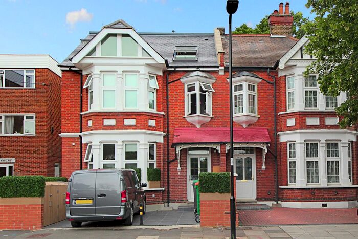 Studio To Rent In Oakley Avenue, London, W5