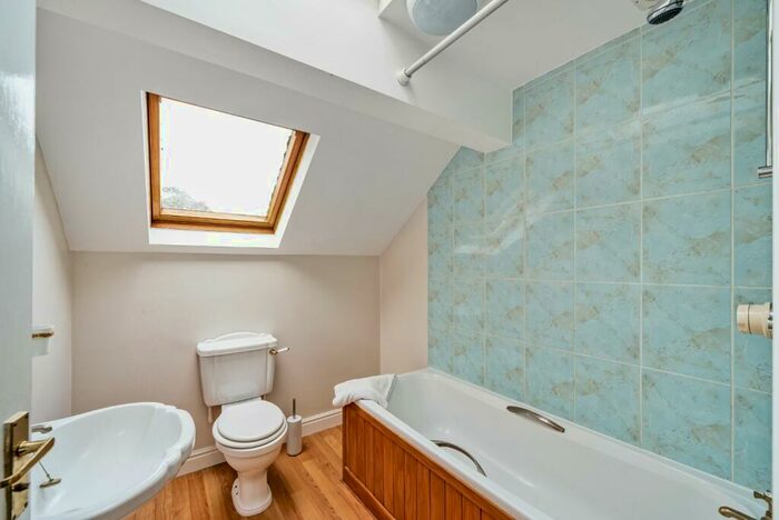 3 Bedroom Detached House For Sale In Hookstone Drive, Harrogate, North Yorkshire, Uk, HG2