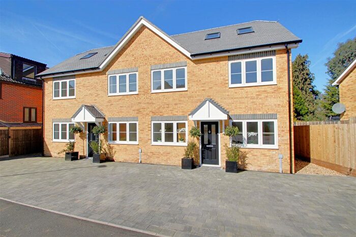 4 Bedroom Semi Detached House To Rent In Chiswell Green, St Albans, AL2