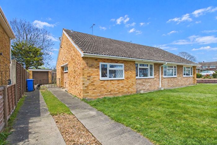 2 Bedroom Bungalow For Sale In Blakes Ride, Yateley, Hampshire, GU46