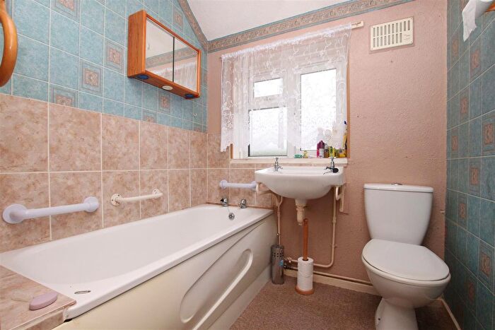 2 Bedroom Maisonette For Sale In Mincinglake Road, Stoke Hill, Exeter, EX4