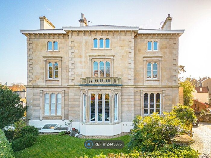 3 Bedroom Flat To Rent In Vyvyan House, Bristol, BS8