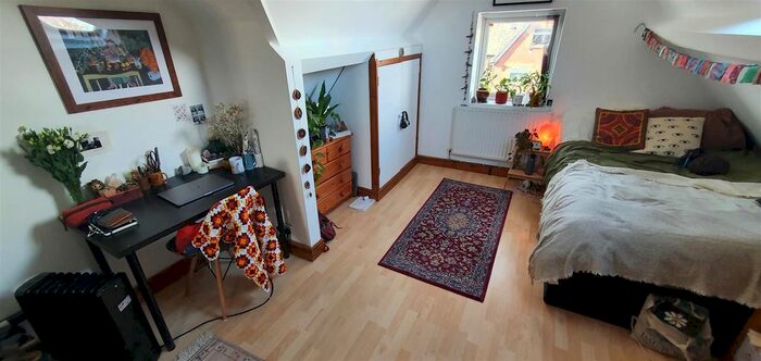 3 Bedroom Flat To Rent In Richards Street, Cathays, Cardiff, CF24