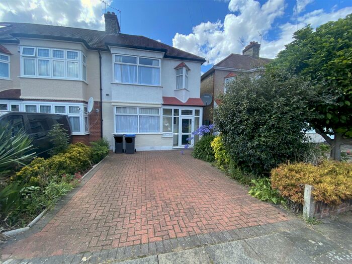 3 Bedroom Terraced House To Rent In Ashgrove, Palmers Green, N13