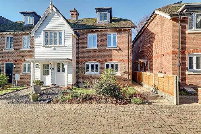 4 Bedroom Semi-Detached House For Sale In Hammond Close, Worthing, BN13