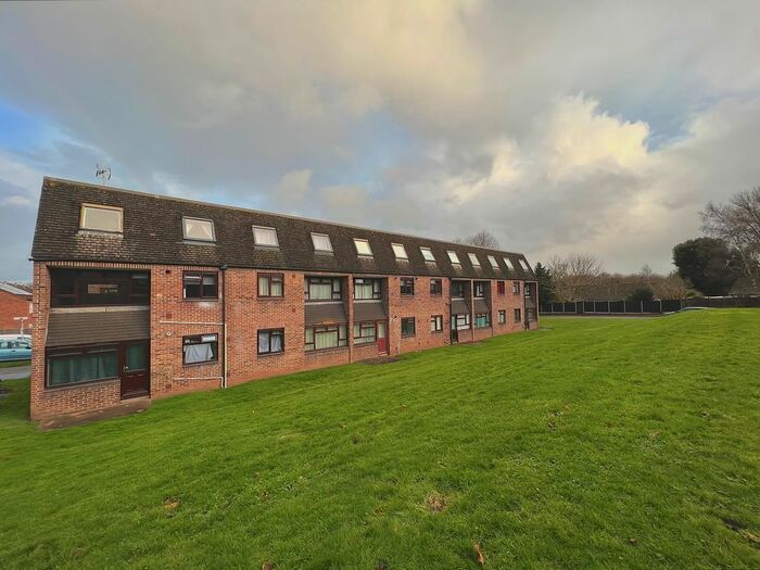 2 Bedroom Maisonette To Rent In Haywood Road, Taunton, TA1