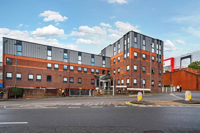 1 Bedroom Flat For Sale In High Wycombe, Buckinghamshire, HP13