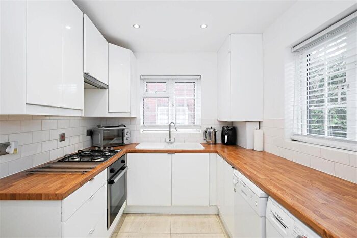 2 Bedroom Apartment To Rent In High Road, Loughton, IG10