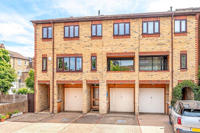 4 Bedroom Property For Sale In Laurel Road, Hampton Hill, TW12