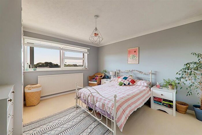 1 Bedroom Flat For Sale In Downview Road, Worthing, BN11