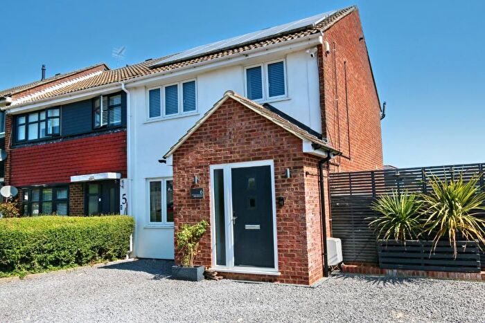 3 Bedroom End Of Terrace House For Sale In Birchwood, Shenley, WD7