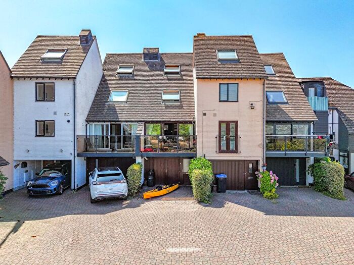 3 Bedroom Town House For Sale In Bridge Street, Christchurch, BH23