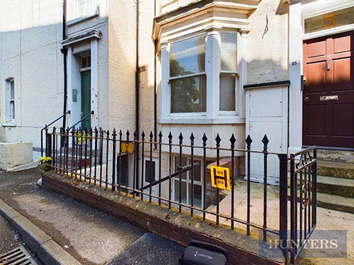 1 Bedroom Flat For Sale In Cliff Bridge Place, Scarborough, YO11