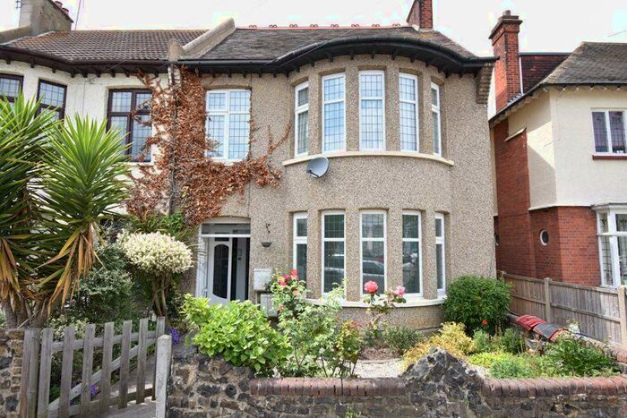 2 Bedroom Ground Flat To Rent In Cranley Road, Westcliff-On-Sea, SS0