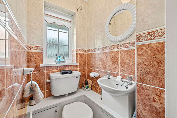 3 Bedroom Link Detached House For Sale In St. Andrews Close, Mayals, Swansea, SA3