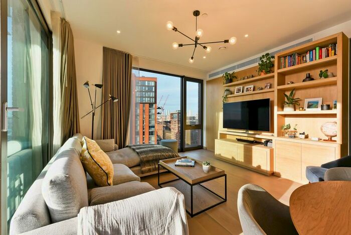 2 Bedroom Flat To Rent In Legacy Building, Embassy Gardens, London, SW11