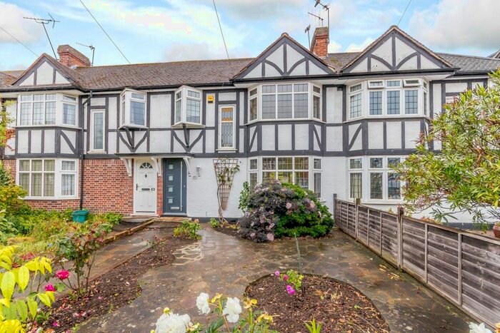 3 Bedroom Detached House To Rent In Cardinal Avenue, Kingston Upon Thames, KT2