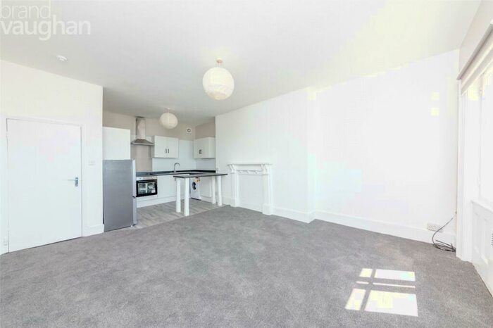 2 Bedroom Flat To Rent In Brunswick Terrace, Hove, East Sussex, BN3