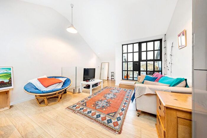 2 Bedroom Flat To Rent In Stewarts Place, SW2