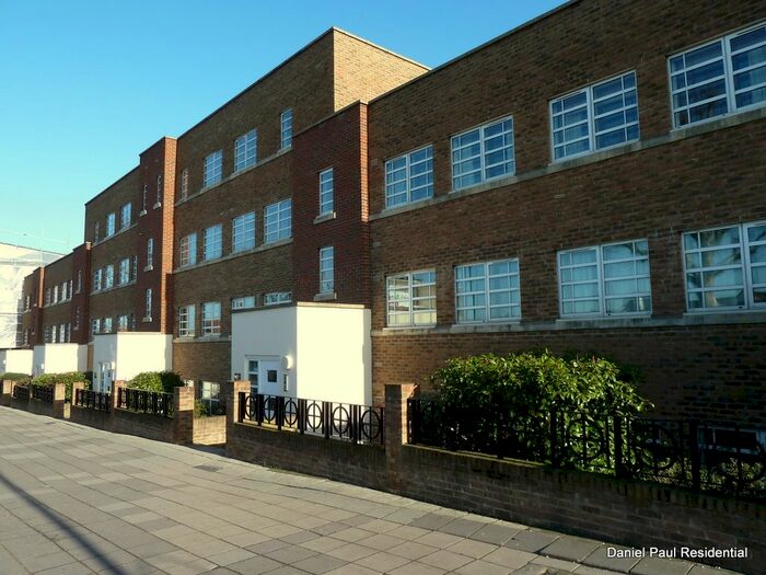 2 Bedroom Flat To Rent In Derwent Yard, Ealing, Northfields W5