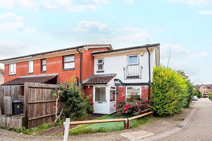 2 Bedroom End Of Terrace House To Rent In Greenland Mews, Deptford, London, SE8