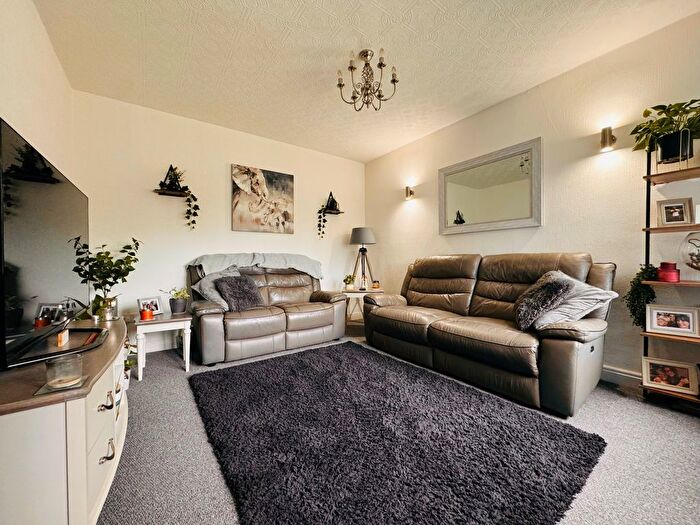 2 Bedroom Flat To Rent In Glazebrook Lane, Glazebrook, Warrington, WA3