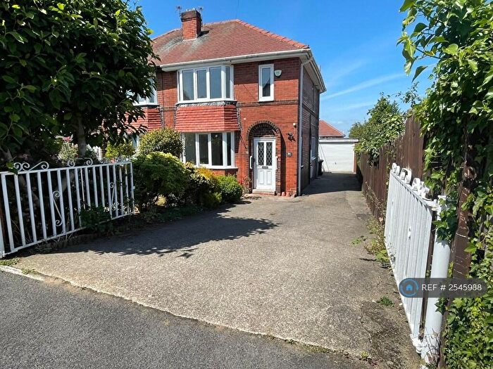 3 Bedroom Semi-Detached House To Rent In North Place, Barnsley, S75