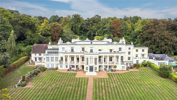 2 Bedroom Flat For Sale In Loudwater Drive, Loudwater, Rickmansworth, WD3