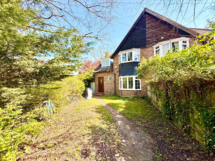 4 Bedroom Semi-Detached House For Sale In Cool Oak Lane, Kingsbury, London, NW9