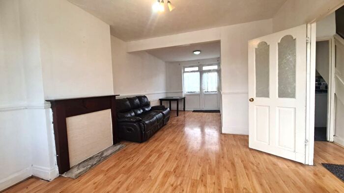 3 Bedroom End Of Terrace House To Rent In Newham Way, London, E6