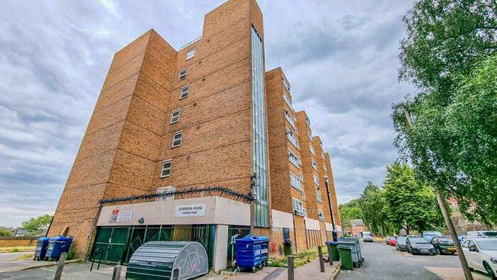 2 Bedroom Flat To Rent In Europe Road, Woolwich Docklands, London, SE18