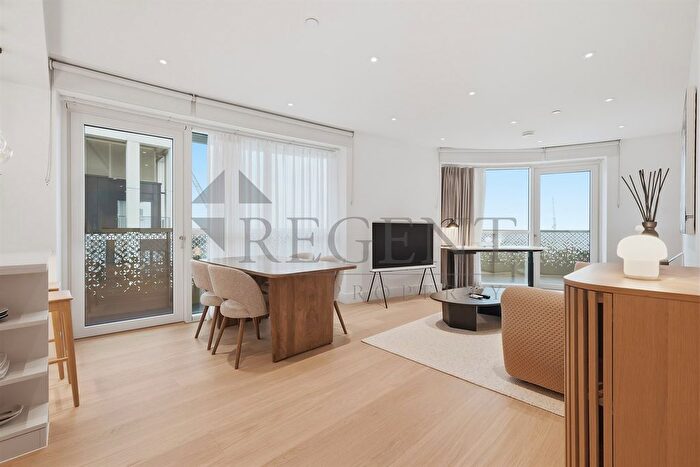 2 Bedroom Flat To Rent In Cassini Apartments, Cascade Way, W12