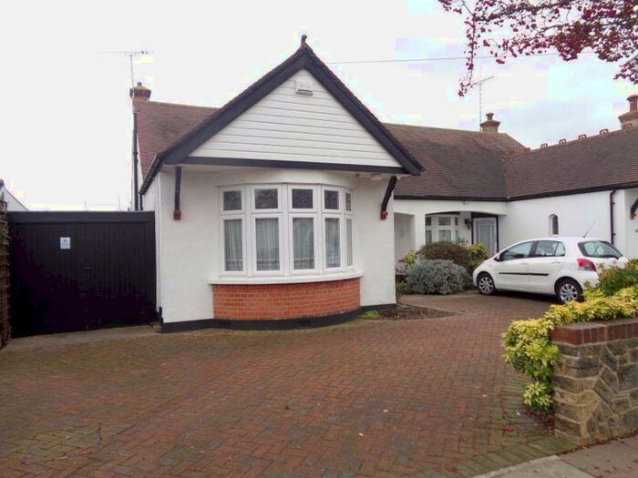3 Bedroom Bungalow To Rent In Castleton Road, Southend-On-Sea, SS2
