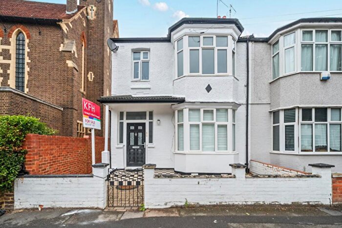 3 Bedroom Flat For Sale In Gorringe Park Avenue, Mitcham, Surrey, CR4